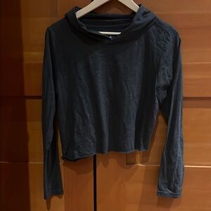 Gildan Gray Long Sleeve Crop Sweatshirt